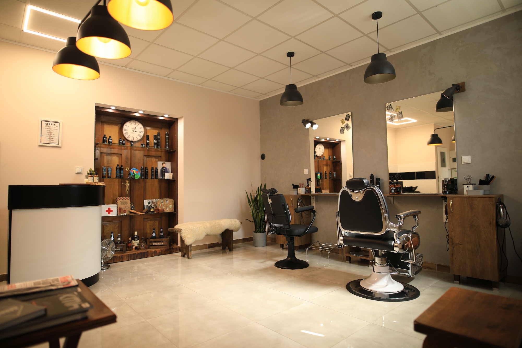 Salon fryzjerski industrialny, jak go pomalować?